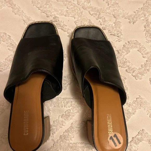 Sleek Square-Toe Leather Mule Slides in Classic Black - Picture 3 of 9